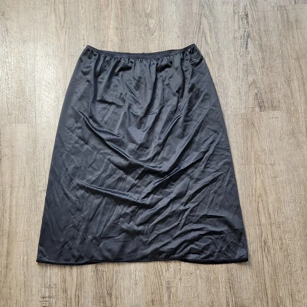 Vassarette Vintage Skirt Slip ~ Sz L ~ Black ~ Knee Length ~ Elastic Waist